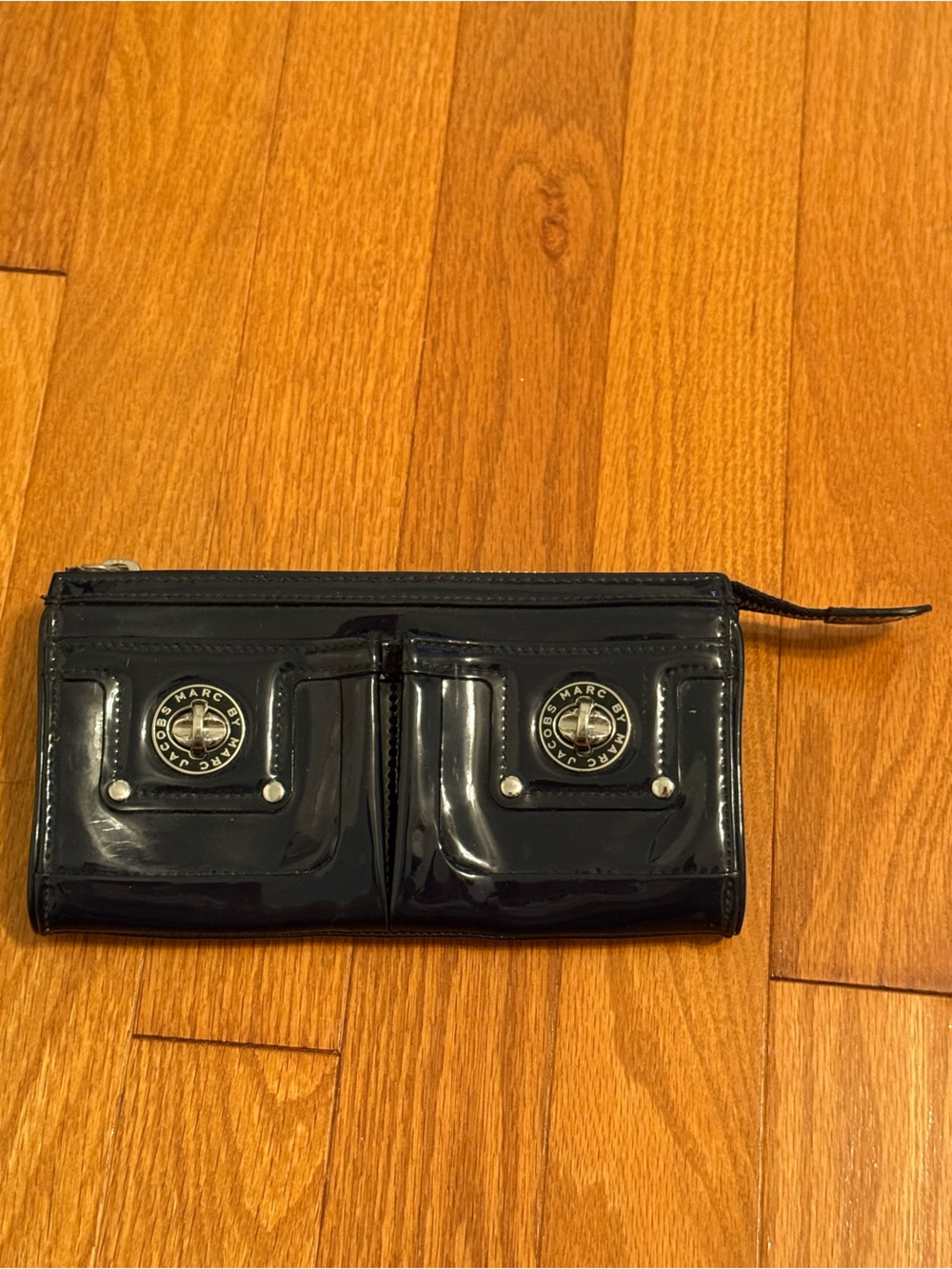 Marc Jacobs Totally Turnlock Patent Leather Wallet in Navy
